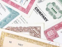 Порядок выпуска и обращения ценных бумаг в РФ регулируется Законом РФ «О рынке ценных бумаг» и другими законодательными актами Проведение эмиссии